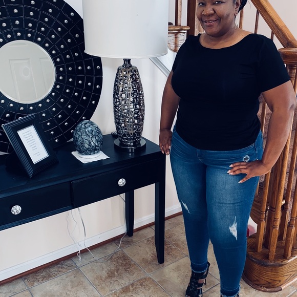 BLACK top with twisted back knot - Picture 2 of 4